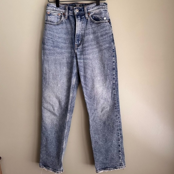 Abercrombie & Fitch Ultra High Rise Straight Distressed Size 2/26 Flaw - Picture 1 of 9